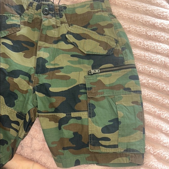 Green and Brown Cargo Shorts Rugged Outdoor Style - Picture 3 of 5